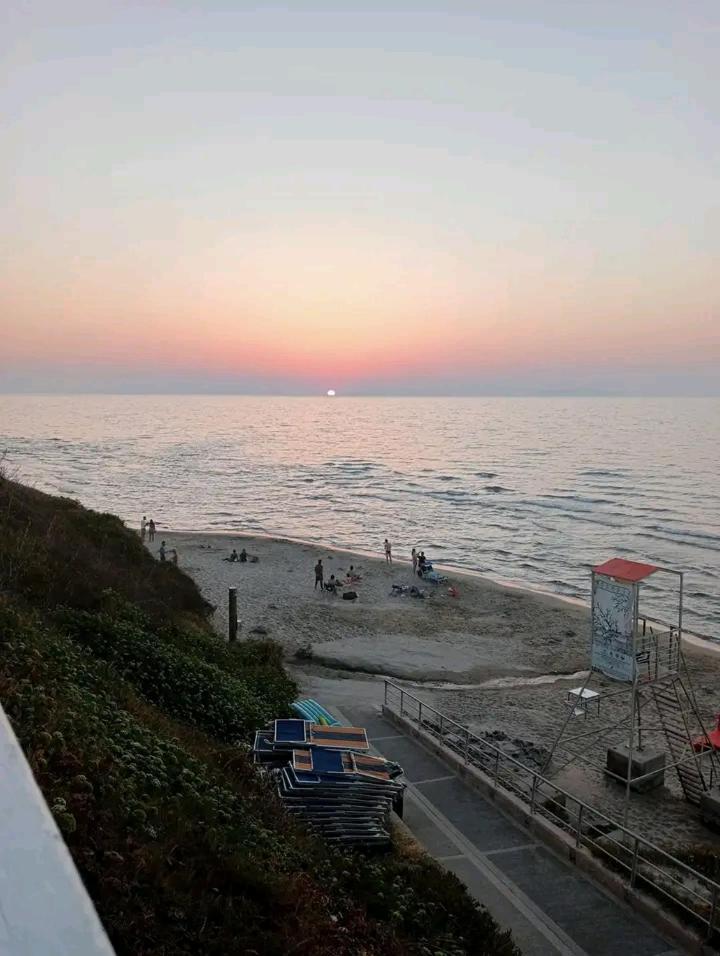 Con Veranda E Giardino A 75 M Dal Mare